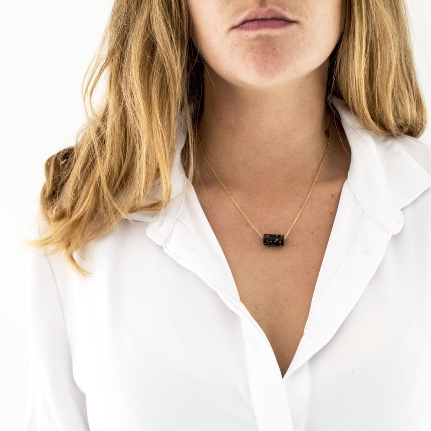 COLLANA CON PERLINE NERE E SPECKS