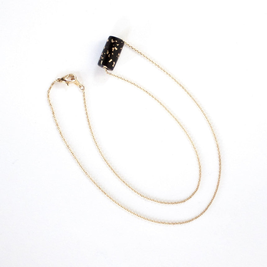 COLLANA CON PERLINE NERE E SPECKS