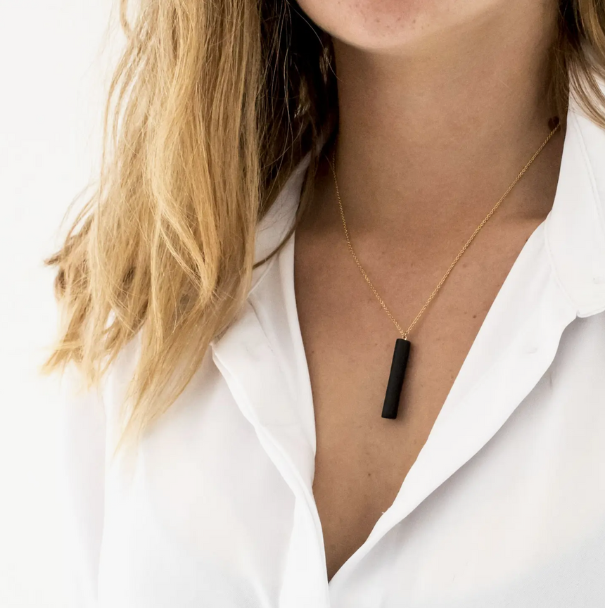 COLLANA CON CIONDOLO BARRA